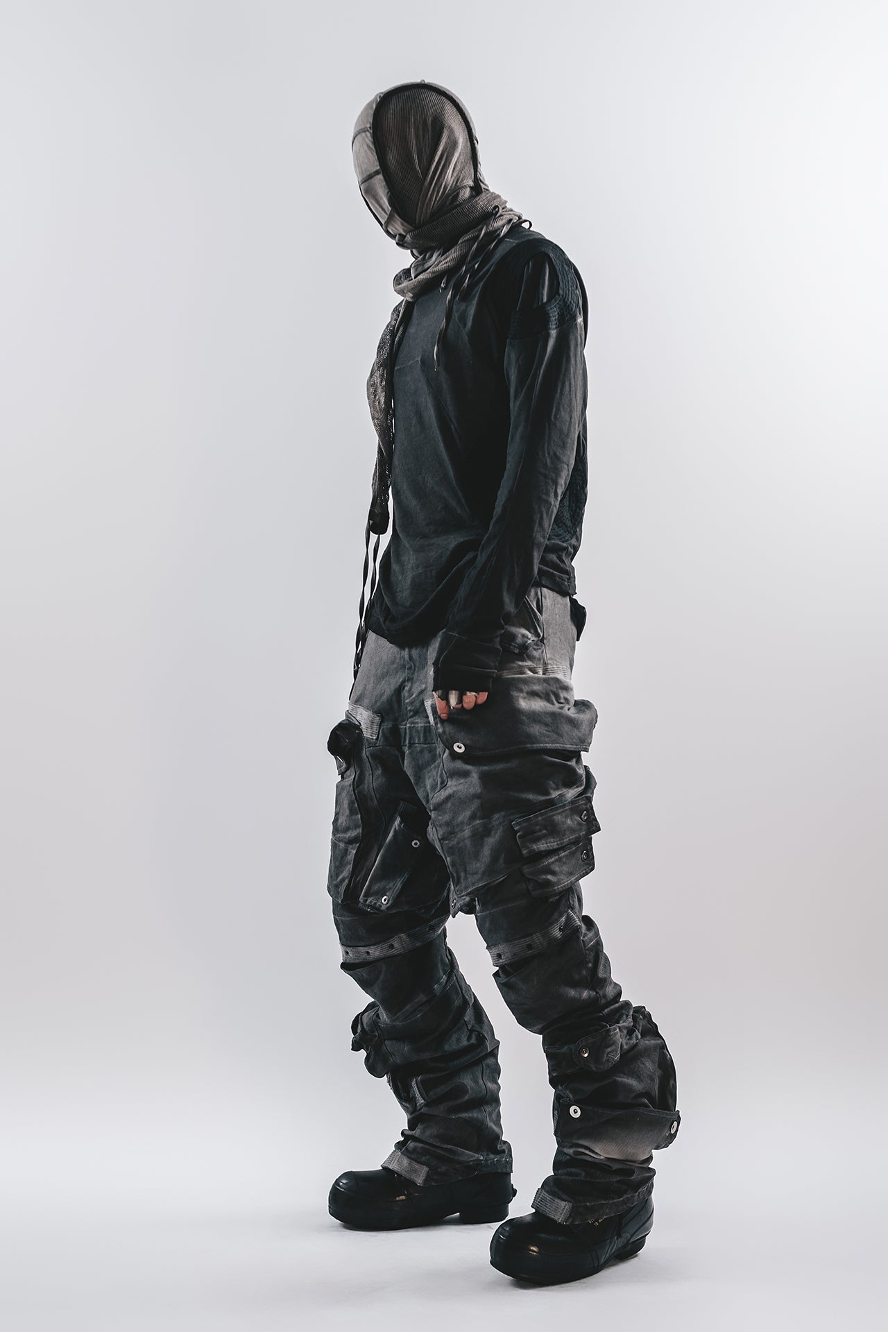 DRKLEI STUDDED ARC CARGO PANTS