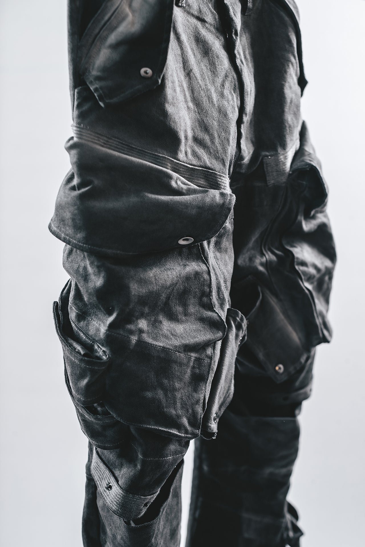 DRKLEI STUDDED ARC CARGO PANTS