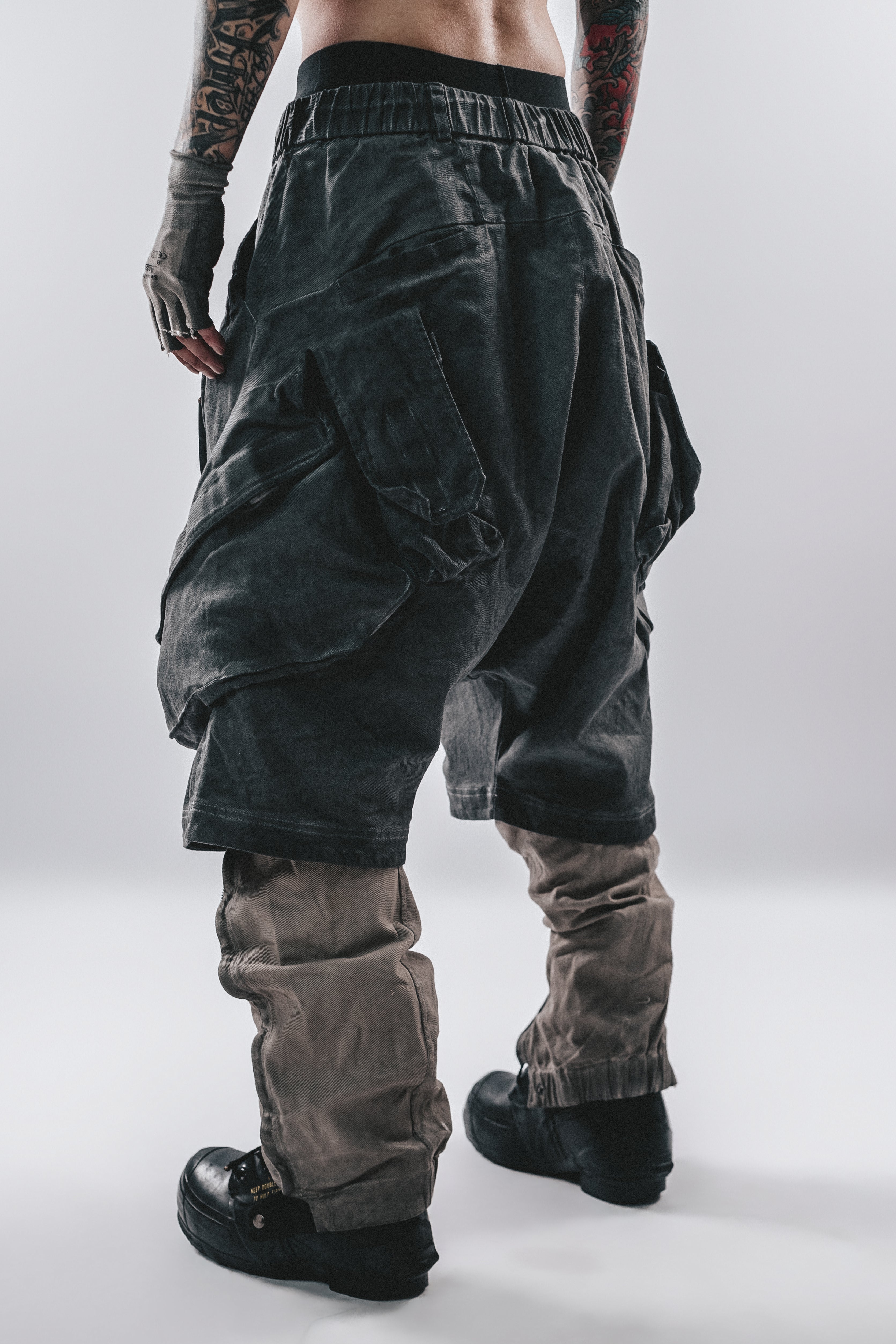 DARKCORE DUSTFORM CROP CARGO SHORTS